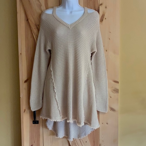 CHARLIE PAIGE - Cold Shoulder High-low Sweater (Size Small / Medium) - Picture 3 of 10
